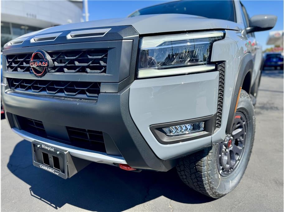 2025 Nissan Frontier Crew Cab PRO-4X Pickup 4D 5 ft