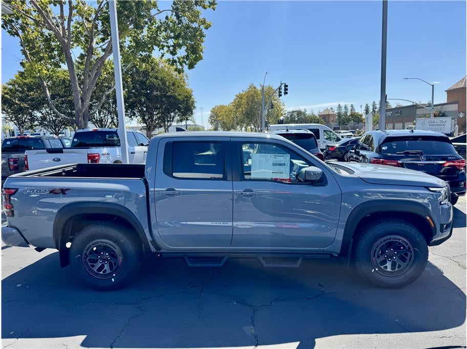 2025 Nissan Frontier Crew Cab PRO-4X Pickup 4D 5 ft