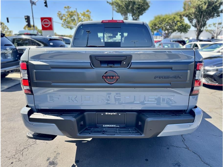 2025 Nissan Frontier Crew Cab PRO-4X Pickup 4D 5 ft
