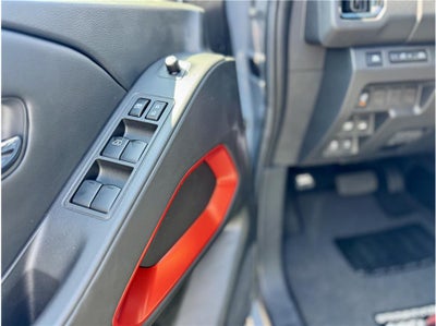 2025 Nissan Frontier Crew Cab PRO-4X Pickup 4D 5 ft