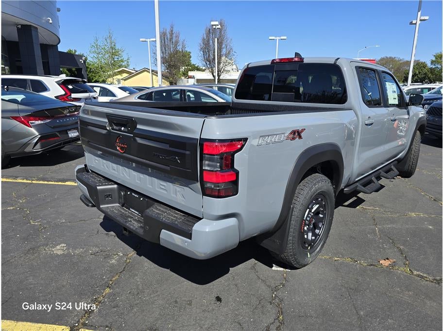 2026 Nissan Frontier Crew Cab SV Pickup 4D 6 ft