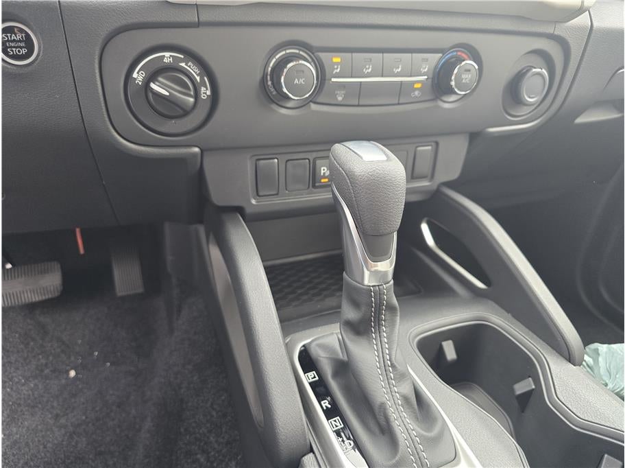 2025 Nissan Frontier Crew Cab SV Pickup 4D 6 ft