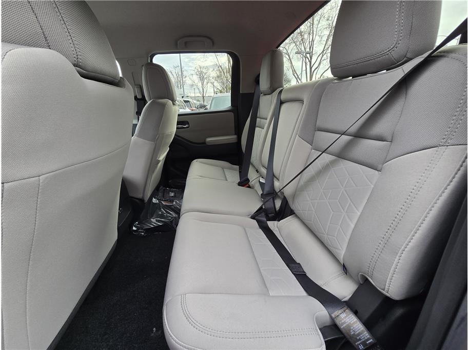 2025 Nissan Frontier Crew Cab SV Pickup 4D 6 ft