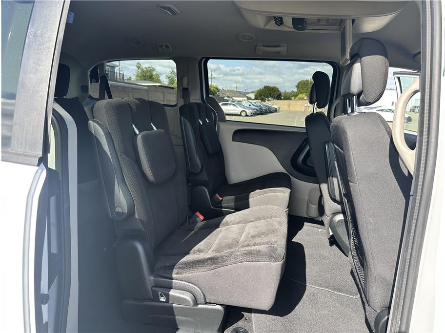 2017 Dodge Grand Caravan Passenger SE Minivan 4D