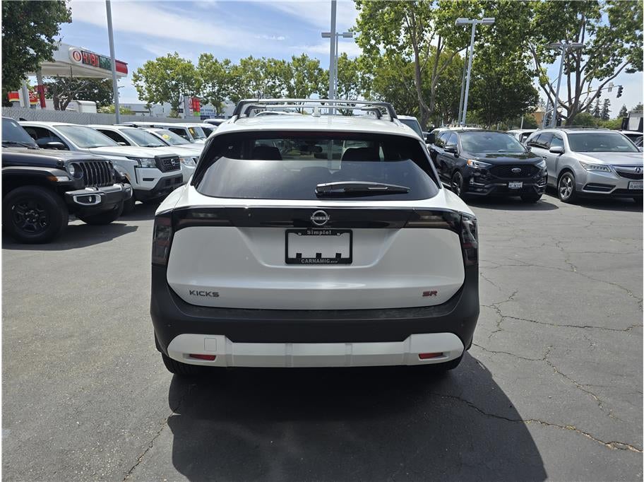 2025 Nissan Kicks SR
