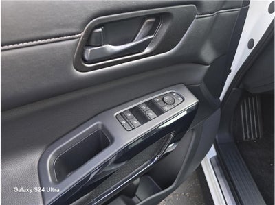 2024 Nissan Pathfinder SV Sport Utility 4D