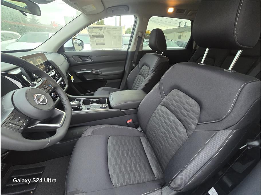 2025 Nissan Pathfinder SV Sport Utility 4D