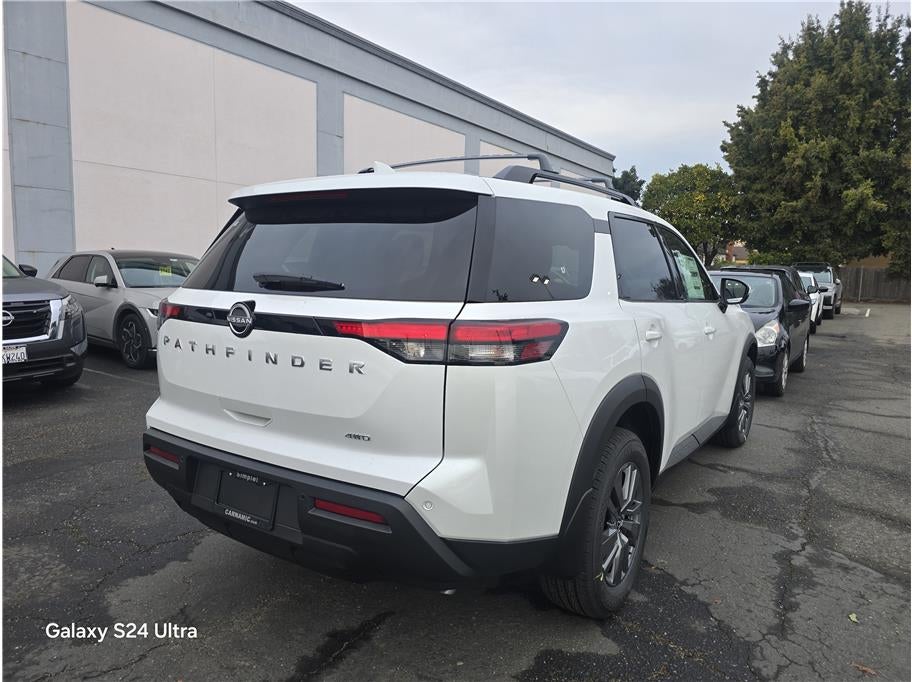 2025 Nissan Pathfinder SV Sport Utility 4D