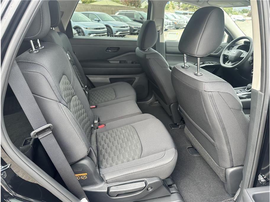 2026 Nissan Pathfinder SV Sport Utility 4D
