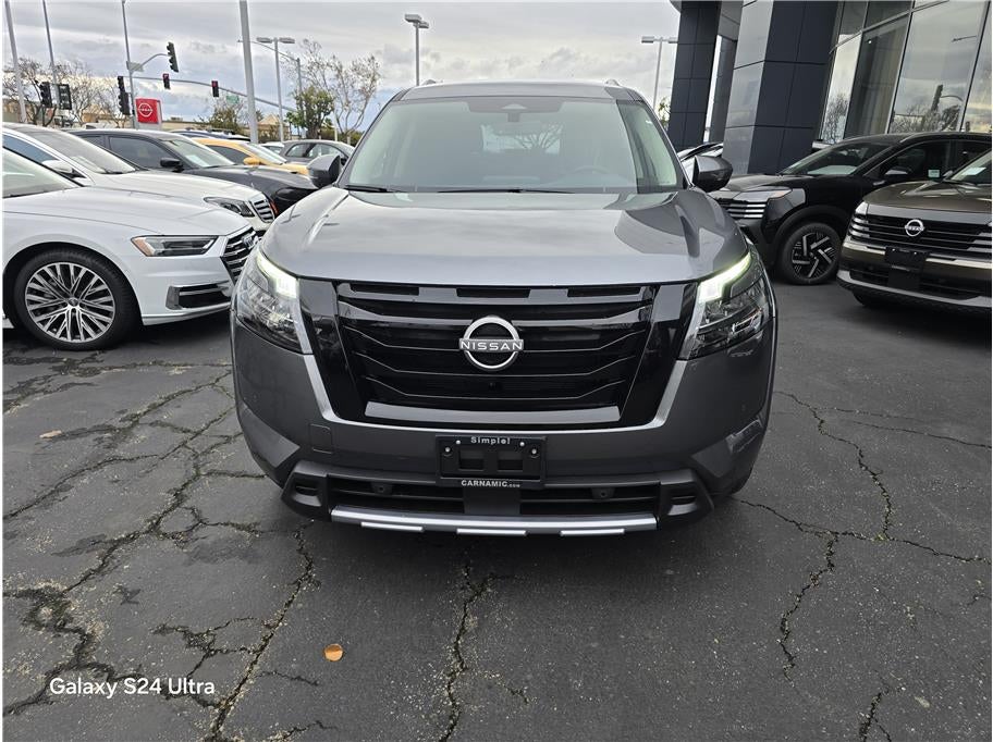 2025 Nissan Pathfinder SL Sport Utility 4D