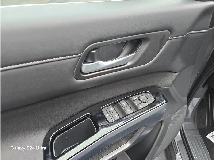 2025 Nissan Pathfinder SL Sport Utility 4D