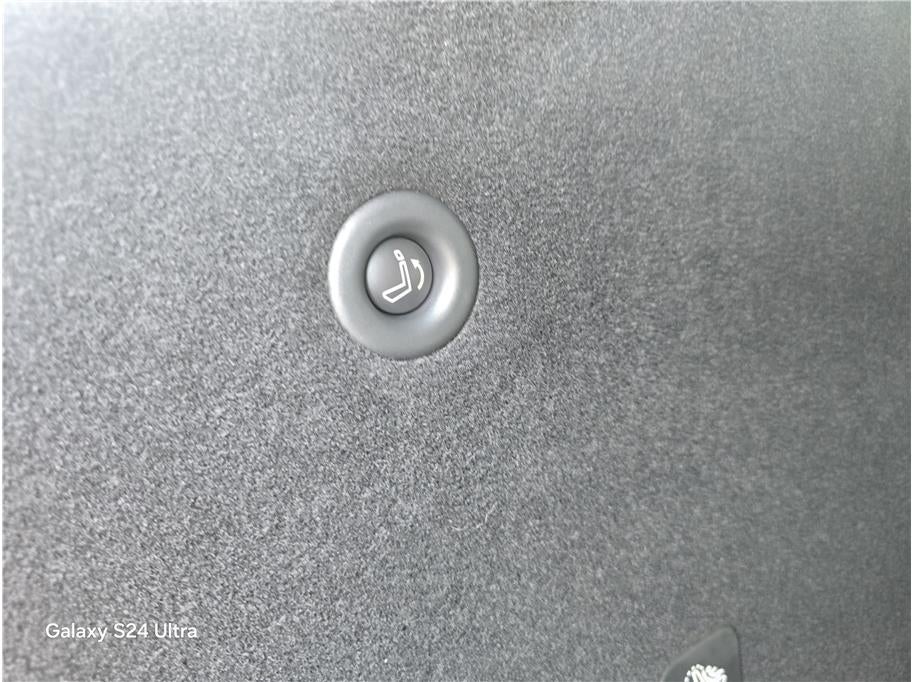 2025 Nissan Pathfinder SL Sport Utility 4D