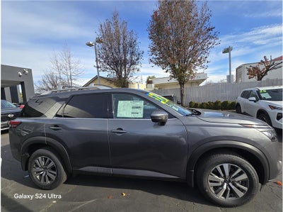 2025 Nissan Pathfinder SL Sport Utility 4D