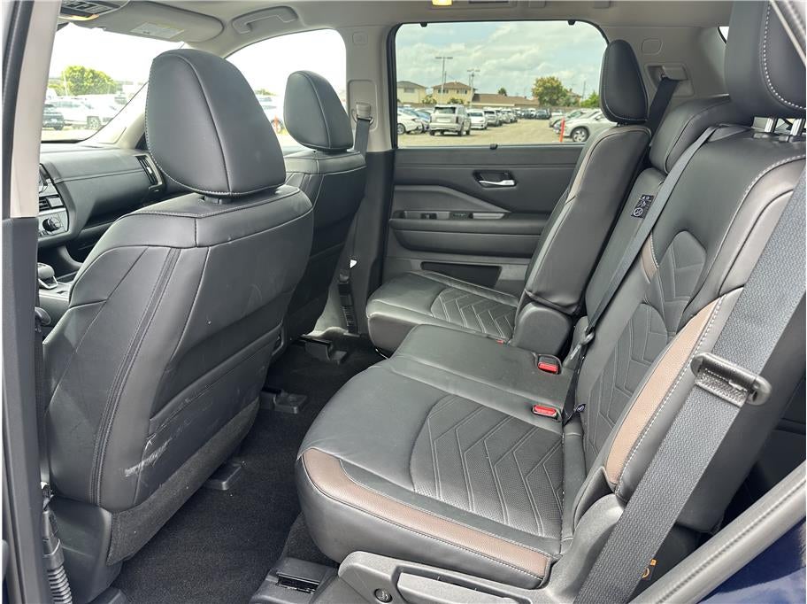 2025 Nissan Pathfinder Platinum Sport Utility 4D