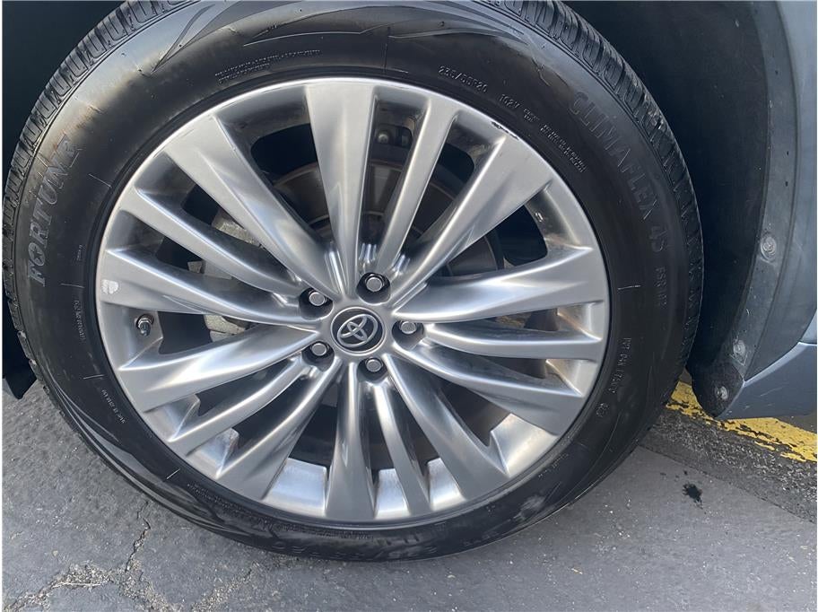 2023 Toyota Highlander Platinum Sport Utility 4D