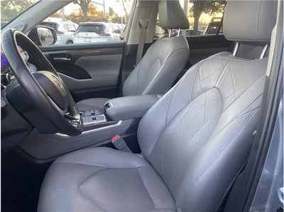 2023 Toyota Highlander Platinum Sport Utility 4D