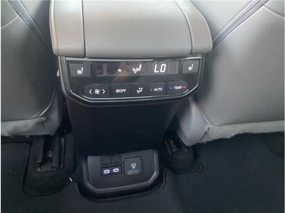 2023 Toyota Highlander Platinum Sport Utility 4D