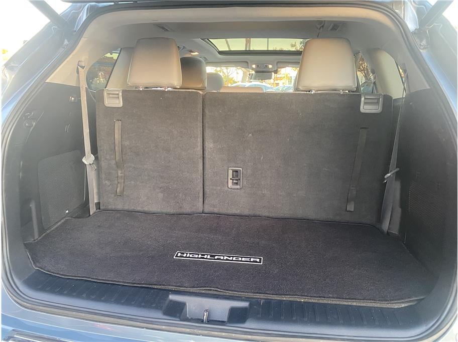 2023 Toyota Highlander Platinum Sport Utility 4D
