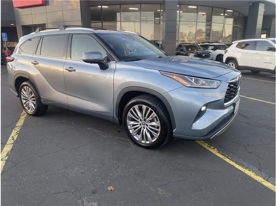 2023 Toyota Highlander Platinum Sport Utility 4D