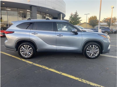 2023 Toyota Highlander Platinum Sport Utility 4D
