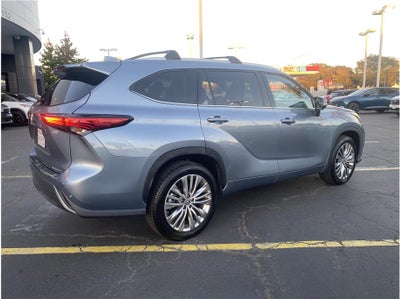 2023 Toyota Highlander Platinum Sport Utility 4D