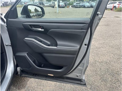 2023 Toyota Highlander XLE Sport Utility 4D