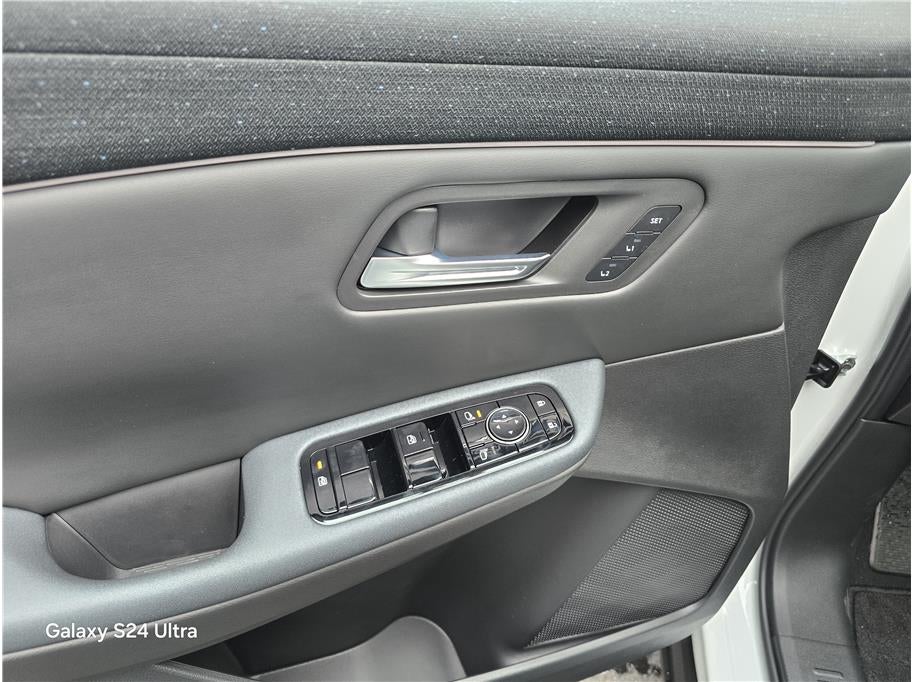 2026 Nissan LEAF PLATINUM PLUS Hatchback 4D