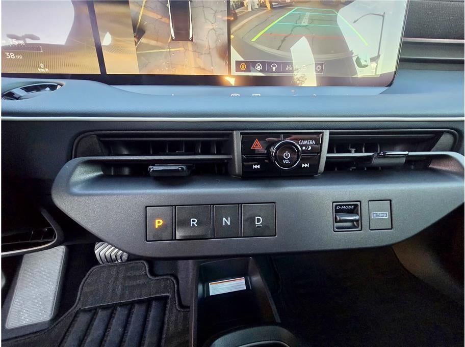 2026 Nissan LEAF PLATINUM PLUS Hatchback 4D