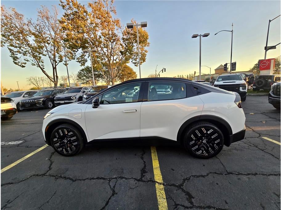 2026 Nissan LEAF PLATINUM PLUS Hatchback 4D