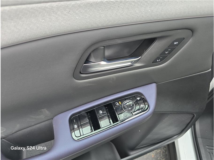 2026 Nissan LEAF PLATINUM PLUS Hatchback 4D