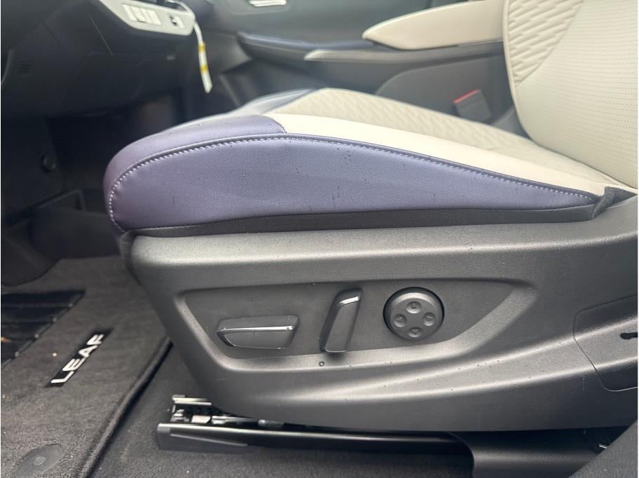 2026 Nissan LEAF PLATINUM PLUS Hatchback 4D