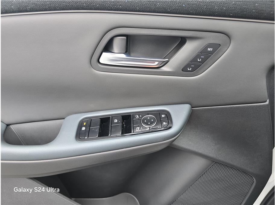 2026 Nissan LEAF PLATINUM PLUS Hatchback 4D