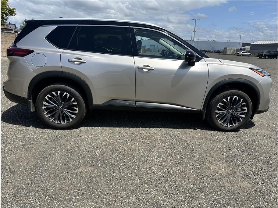 2025 Nissan Rogue SL Sport Utility 4D