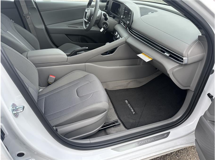 2026 Hyundai Elantra SE Sedan 4D
