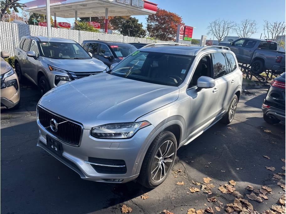 2018 Volvo XC90 T6 Momentum Sport Utility 4D
