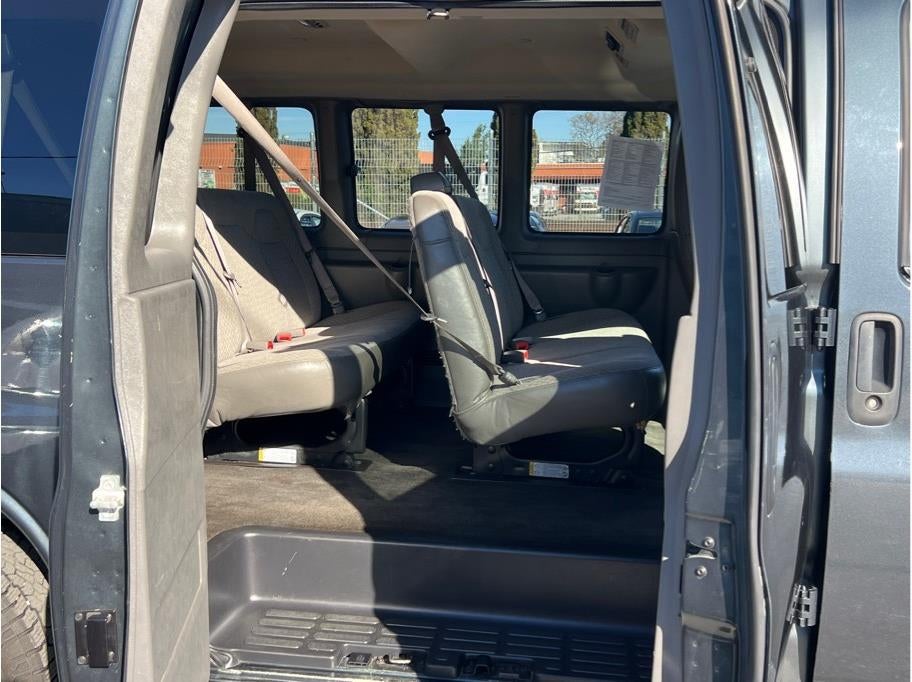 2017 Chevrolet Express 2500 Passenger LS Van 3D