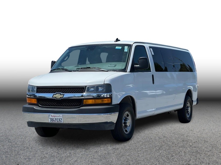 2024 Chevrolet Express 3500 LT Extended's photo