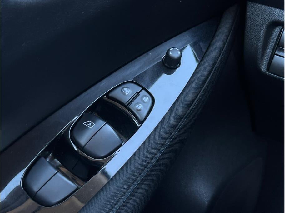 2018 Nissan LEAF SV Hatchback 4D