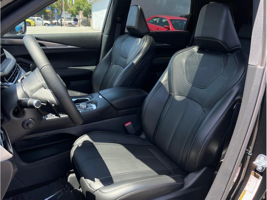 2025 INFINITI QX60 LUXE Sport Utility 4D