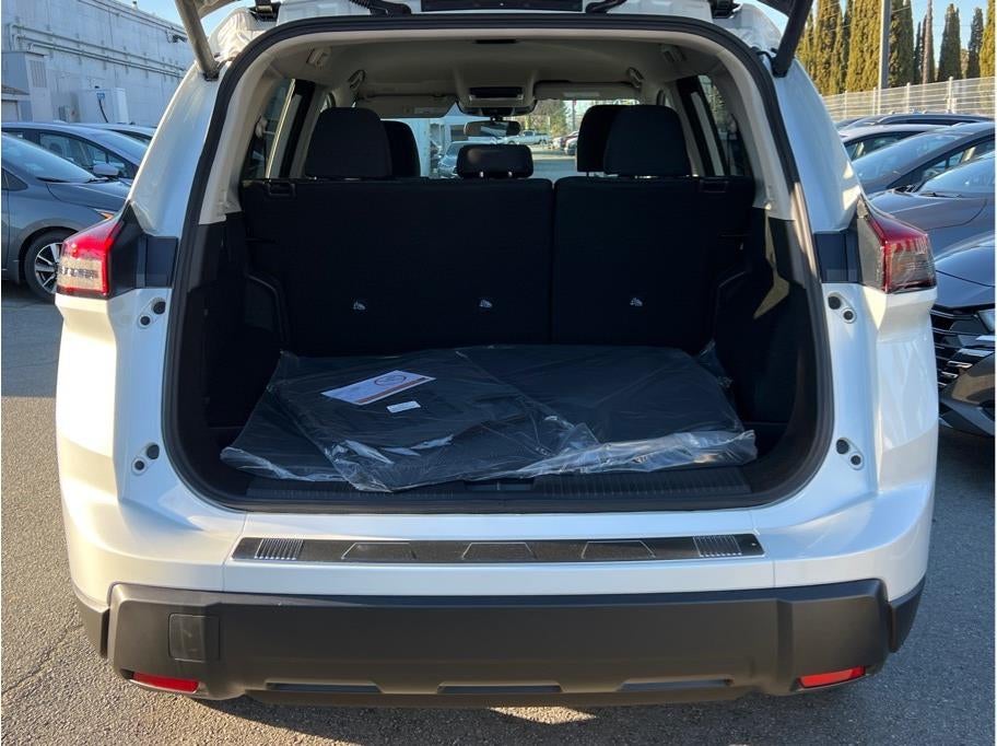 2026 Nissan Rogue SV Sport Utility 4D