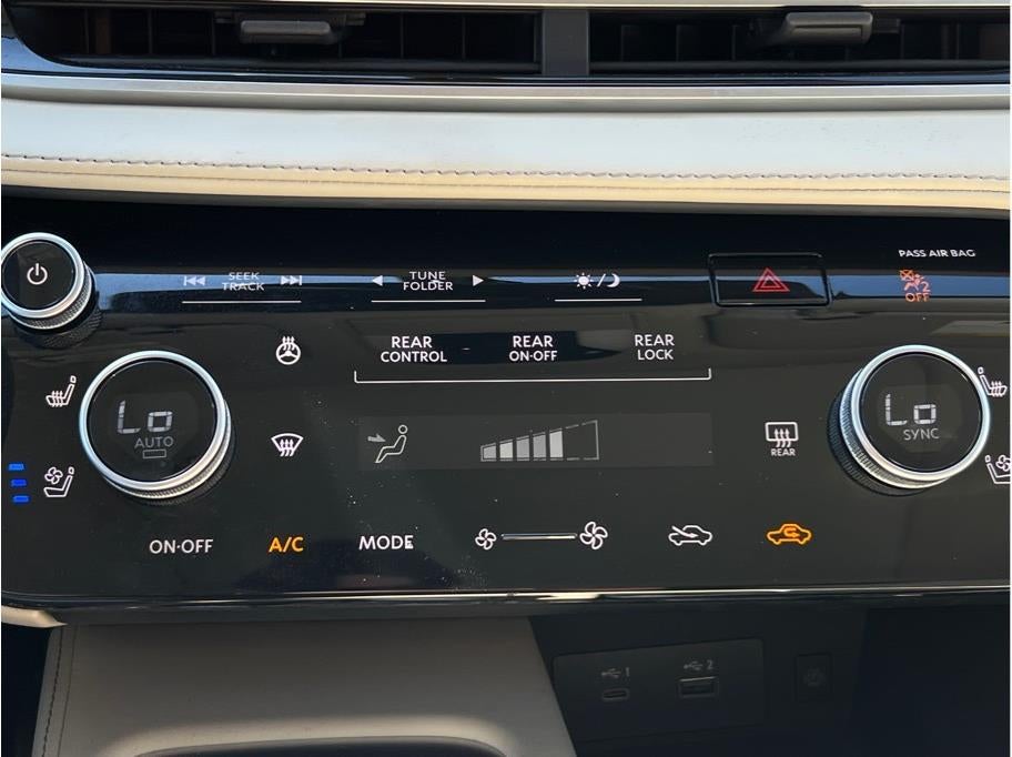 2023 INFINITI QX60 LUXE