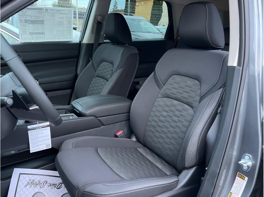 2025 Nissan Pathfinder SV Sport Utility 4D