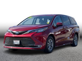 2022 Toyota Sienna XLE Minivan 4D
