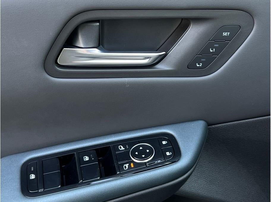 2026 Nissan LEAF PLATINUM PLUS Hatchback 4D