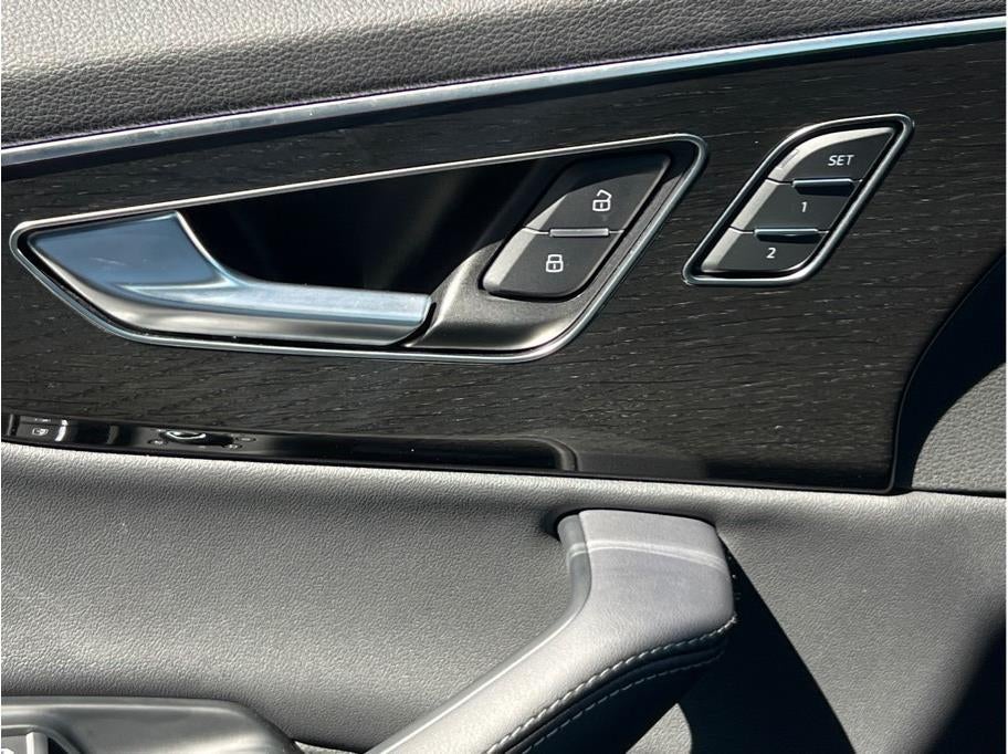 2025 Audi Q7 55 TFSI Premium Plus Sport Utility 4D