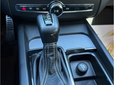 2019 Volvo XC60 T6 R-Design Sport Utility 4D