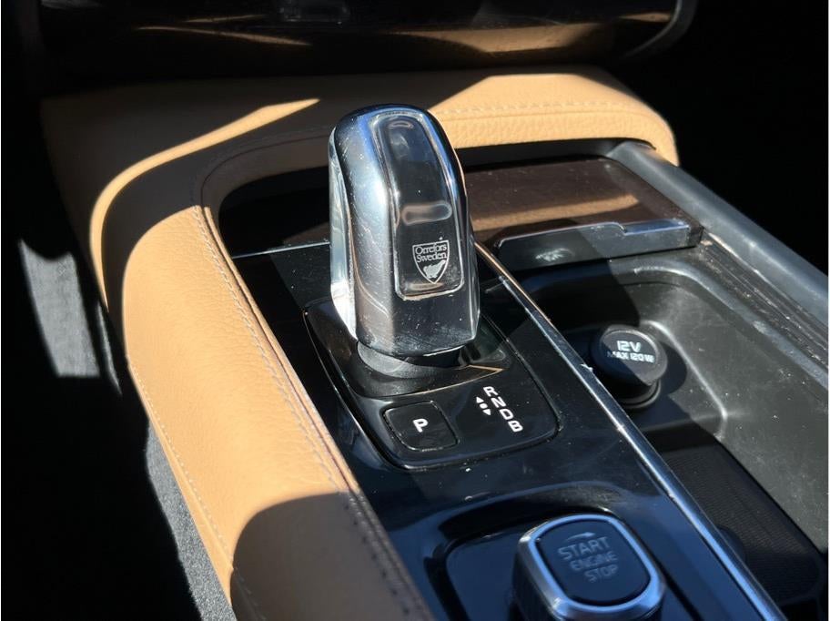 2019 Volvo XC90 T8 Momentum Sport Utility 4D