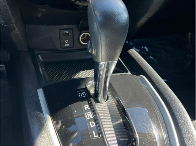 2016 Nissan Rogue SV Sport Utility 4D