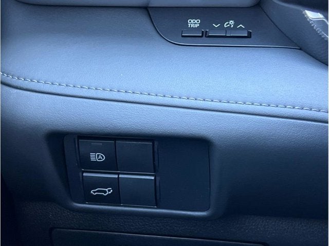 2021 Toyota Highlander XLE Sport Utility 4D