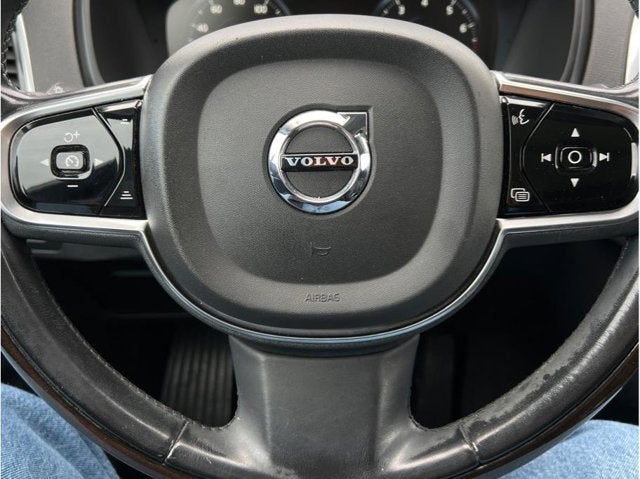 2016 Volvo XC90 T6 Momentum Sport Utility 4D